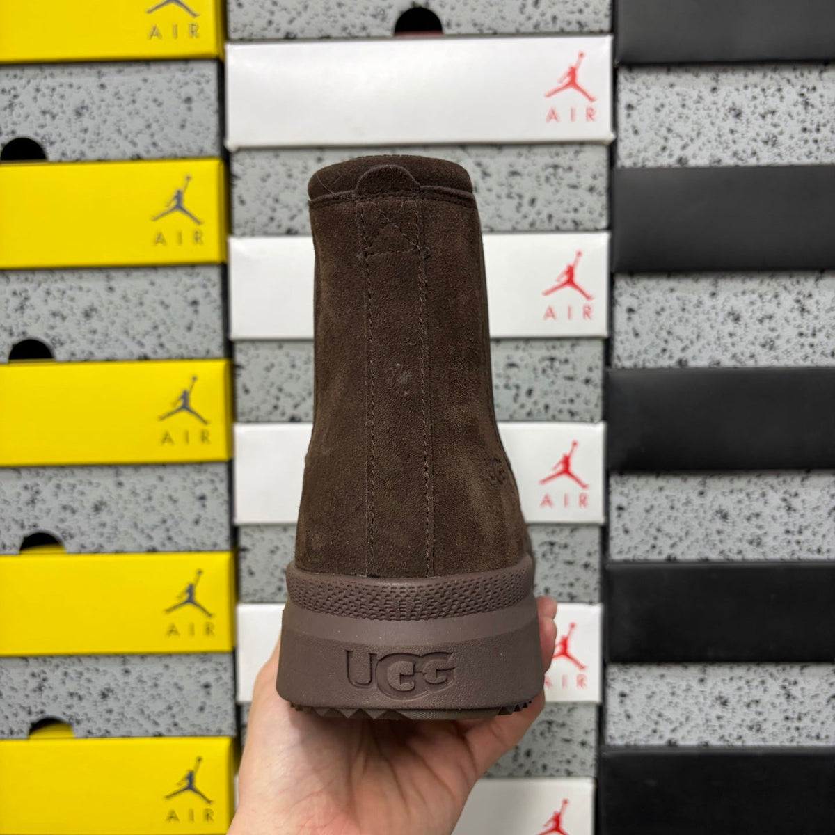 UGG Chelsea Boot – Suede Pull-On Ankle Boot with Elastic Gusset & Chunky Lug Platform Sole in Chocolate